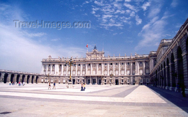 spai92: Spain / España - Madrid: Royal Palace / Palacio Real - Palacio de Oriente - Plaza de la Armeria - architects Sabatini and Saccheti - photo by M.Torres - (c) Travel-Images.com - Stock Photography agency - Image Bank