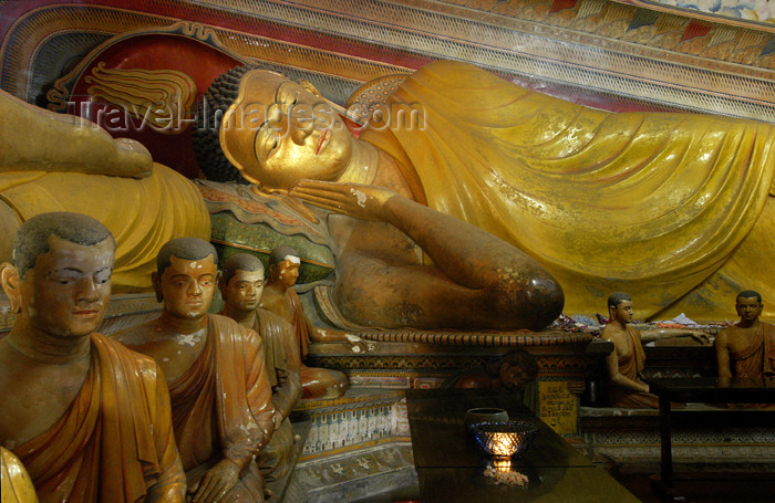 sri-lanka100: Hikkaduwa, Southern Province, Sri Lanka: Hell Temple - Reclining Buddha - statues - photo by B.Cain - (c) Travel-Images.com - Stock Photography agency - Image Bank