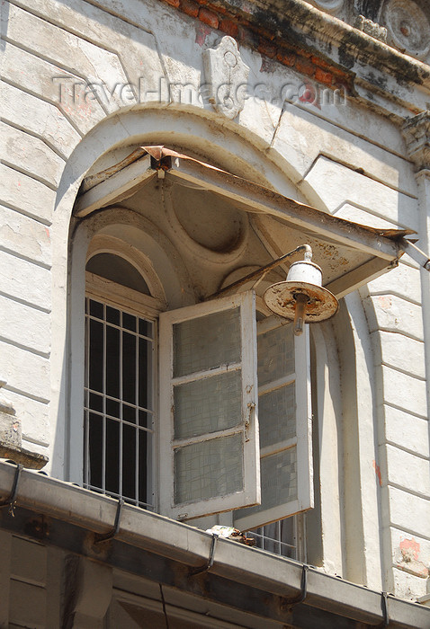 sri-lanka142: Colombo, Sri Lanka: window of a colonial building - Olcott Mw. - Pettah - photo by M.Torres - (c) Travel-Images.com - Stock Photography agency - Image Bank