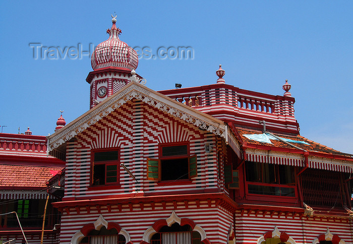 sri-lanka147: Colombo, Sri Lanka: like a candy striped villa - Jami-Ul-Alfar Mosque - Pettah - photo by M.Torres - (c) Travel-Images.com - Stock Photography agency - Image Bank