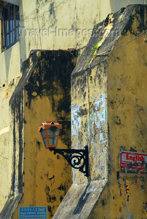 sri-lanka16: Galle, Southern Province, Sri Lanka: Queens' street - buttresses and lamp - National Maritime Museum - Old Town - UNESCO World Heritage Site - photo by M.Torres - (c) Travel-Images.com - Stock Photography agency - Image Bank