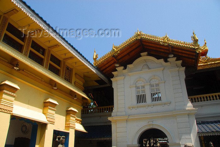 sri-lanka188: Colombo, Sri Lanka: Gangaramaya Temple - Colombo's biggest Buddhist temple - Slave island - photo by M.Torres - (c) Travel-Images.com - Stock Photography agency - Image Bank