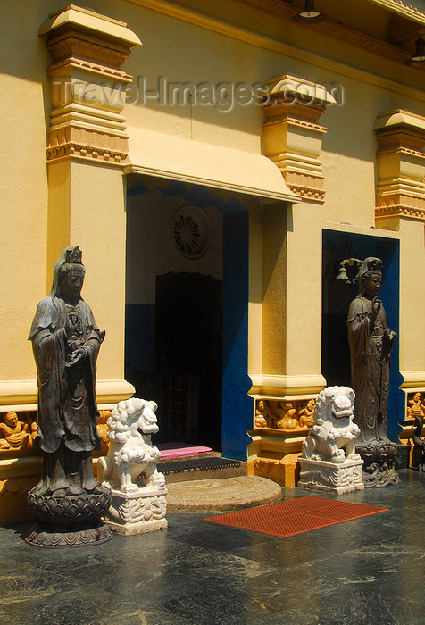 sri-lanka189: Colombo, Sri Lanka: Gangaramaya Temple - Chinese lions and divinities - Slave island - photo by M.Torres - (c) Travel-Images.com - Stock Photography agency - Image Bank