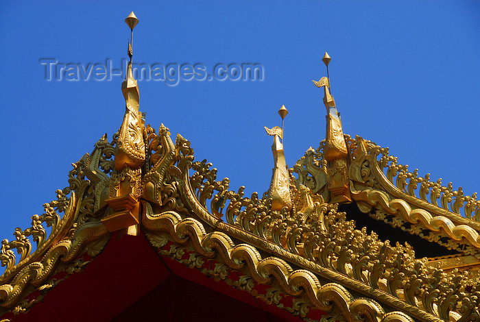 sri-lanka196: Colombo, Sri Lanka: Gangaramaya Vihara Temple - Thai style rooftops - Slave island - photo by M.Torres - (c) Travel-Images.com - Stock Photography agency - Image Bank