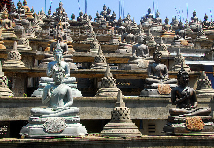 sri-lanka198: Colombo, Sri Lanka: Gangaramaya Temple - slope of Buddhas and stupas - Slave island - photo by M.Torres - (c) Travel-Images.com - Stock Photography agency - Image Bank