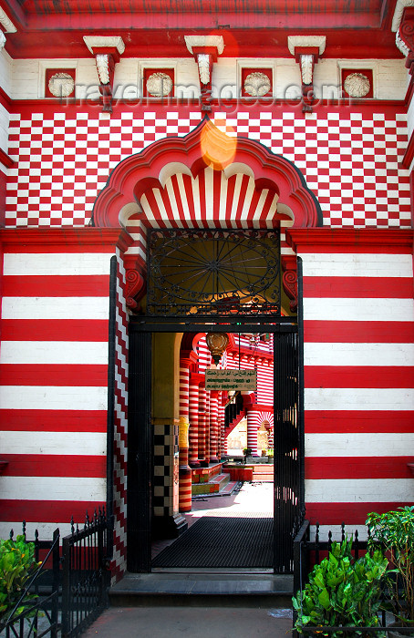 sri-lanka203: Colombo, Sri Lanka: striped and checkered entrance - Jami-Ul-Alfar Mosque - Pettah - photo by M.Torres - (c) Travel-Images.com - Stock Photography agency - Image Bank