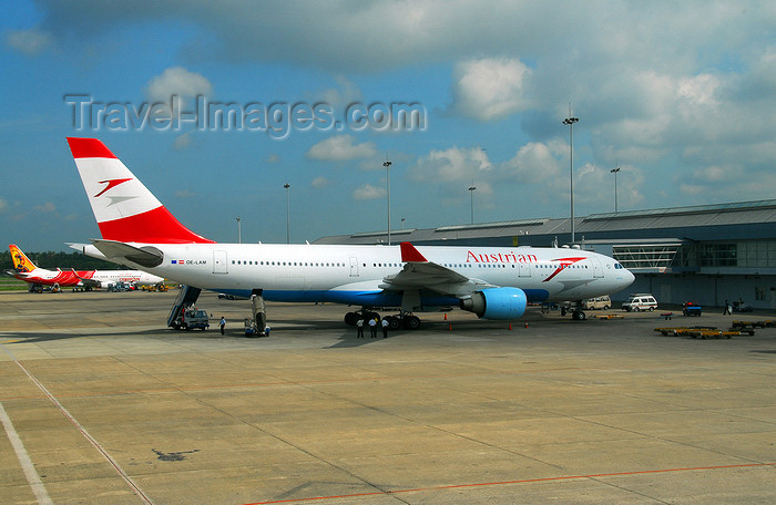 sri-lanka211: Colombo, Sri Lanka: Austrian Airlines Airbus A330-223 OE-LAM (cn 223) 'Dachstein' at the terminal - Colombo Bandaranaike International Airport (IATA: CMB, ICAO: VCBI) - airliner - Katunayake - photo by M.Torres - (c) Travel-Images.com - Stock Photography agency - Image Bank
