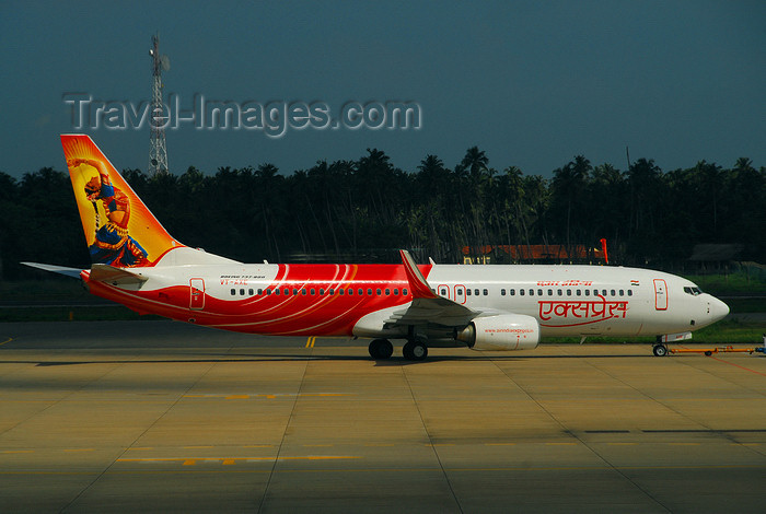 sri-lanka213: Colombo, Sri Lanka: stunning tail - Air India Express Boeing 737-8Q8 VT-AXE (cn 29368/1910) - Colombo Bandaranaike International Airport (IATA: CMB, ICAO: VCBI) - airliner - Katunayake - photo by M.Torres - (c) Travel-Images.com - Stock Photography agency - Image Bank