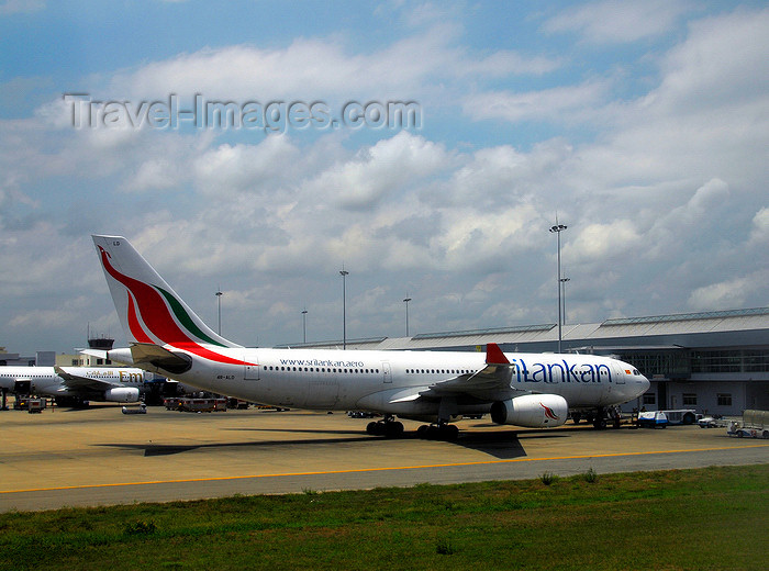 sri-lanka217: Colombo, Sri Lanka: SriLankan Airlines - Airbus A330-243 4R-ALD (cn 313) - Colombo Bandaranaike International Airport (IATA: CMB, ICAO: VCBI) - airliner - Katunayake - photo by M.Torres - (c) Travel-Images.com - Stock Photography agency - Image Bank