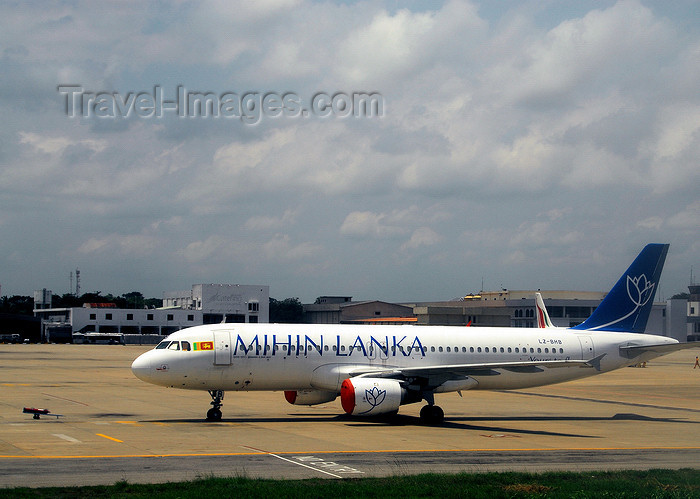 sri-lanka218: Colombo, Sri Lanka: Mihin Lanka Airbus A320-211 LZ-BHB (cn 294)  - Colombo Bandaranaike International Airport (IATA: CMB, ICAO: VCBI) - airliner - Katunayake - photo by M.Torres - (c) Travel-Images.com - Stock Photography agency - Image Bank