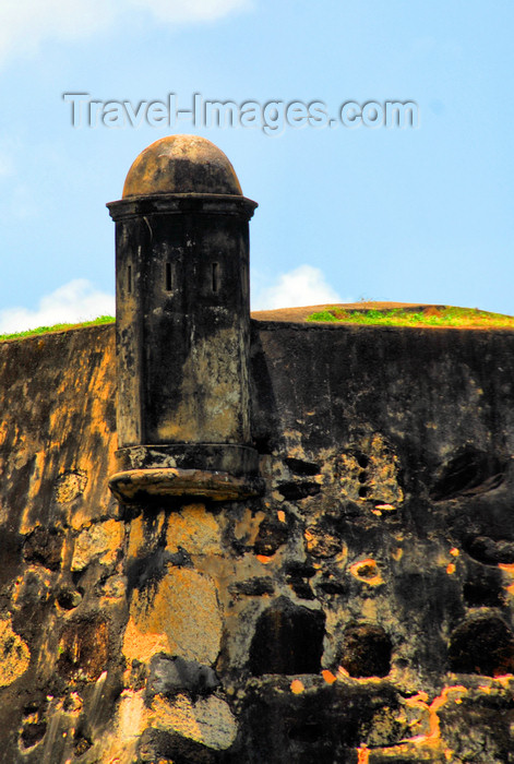 sri-lanka232: Galle, Southern Province, Sri Lanka: bartizan / guerite - small 'pepper-pot' tower - star bastion - walled city - Old Town - UNESCO World Heritage Site - photo by M.Torres - (c) Travel-Images.com - Stock Photography agency - Image Bank