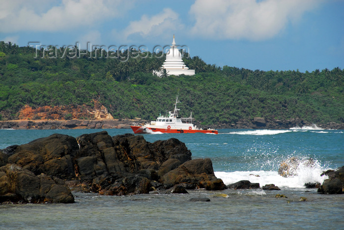 sri-lanka271: Galle, Southern Province, Sri Lanka: stupa / dagoba - view from the beach at Point Utrecht bastion - Old Town - UNESCO World Heritage Site - photo by M.Torres - (c) Travel-Images.com - Stock Photography agency - Image Bank