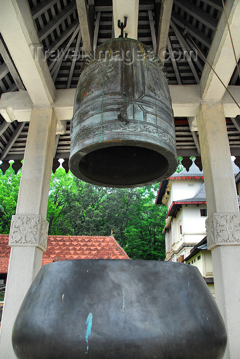 sri-lanka281: Kandy, Central province, Sri Lanka: Buddhist ceremonial bell - Sri Dalada Maligawa - Temple of the Sacred Tooth Relic - photo by M.Torres - (c) Travel-Images.com - Stock Photography agency - Image Bank