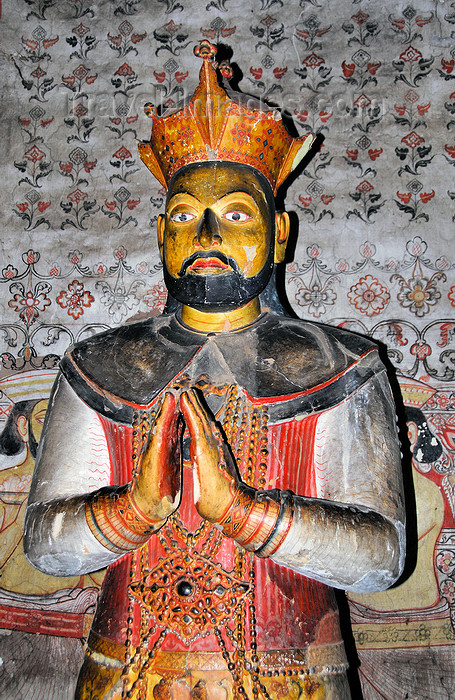 sri-lanka297: Dambulla, Central Province, Sri Lanka: statue of King Keerthi Sri wearing his crown, manthe, shirt and saravalaya - Maha Alut Vihara cave - Dambulla cave temple - UNESCO World Heritage Site - photo by M.Torres - (c) Travel-Images.com - Stock Photography agency - Image Bank