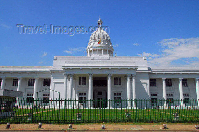 sri-lanka30: Colombo, Sri Lanka: Town Hall - F.R. Senanayake Mw - Cinnamon Gardens - photo by M.Torres - (c) Travel-Images.com - Stock Photography agency - Image Bank
