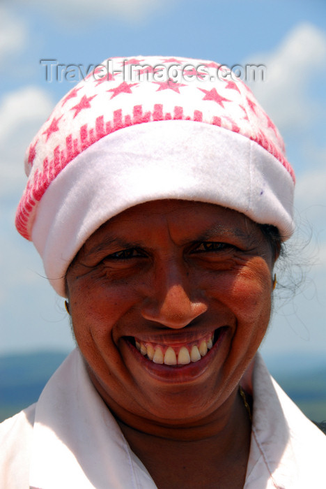 sri-lanka317: Sigiriya, Central Province, Sri Lanka: Sinhalese woman at the top - visitor - photo by M.Torres - (c) Travel-Images.com - Stock Photography agency - Image Bank