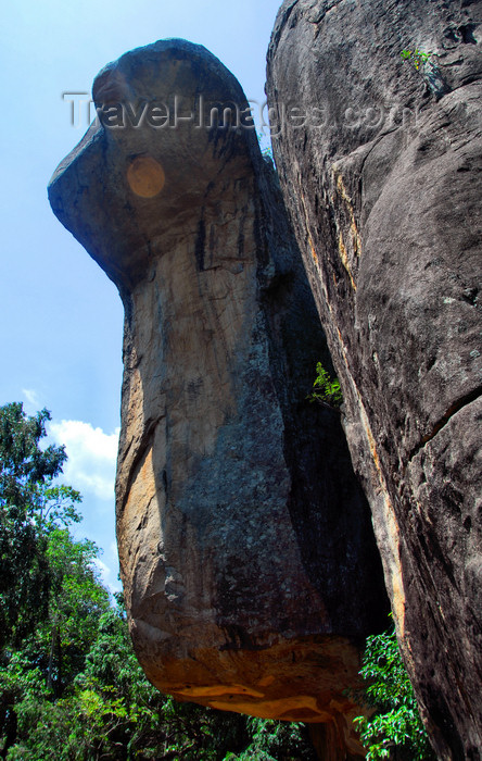 sri-lanka320: Sigiriya, Central Province, Sri Lanka: rock formation - Unesco World Heritage site - photo by M.Torres - (c) Travel-Images.com - Stock Photography agency - Image Bank