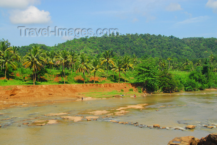 sri-lanka331: Kegalle, Sabaragamuwa province, Sri Lanka: the river Maha Oya at Rambukkana - photo by M.Torres - (c) Travel-Images.com - Stock Photography agency - Image Bank