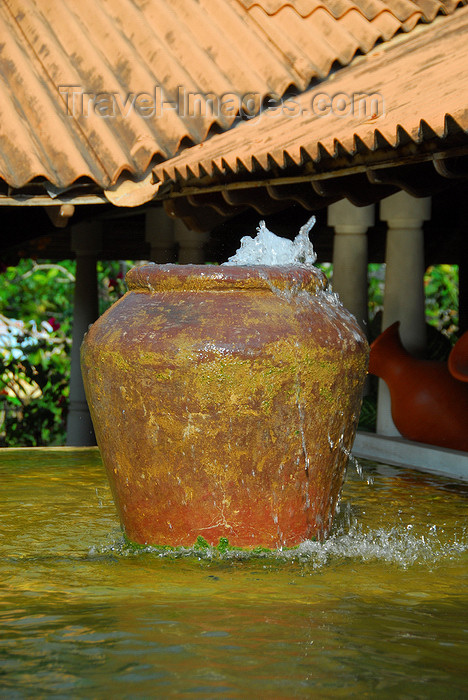 sri-lanka347: Bentota, Galle District, Southern Province, Sri Lanka: old vase - photo by M.Torres - (c) Travel-Images.com - Stock Photography agency - Image Bank