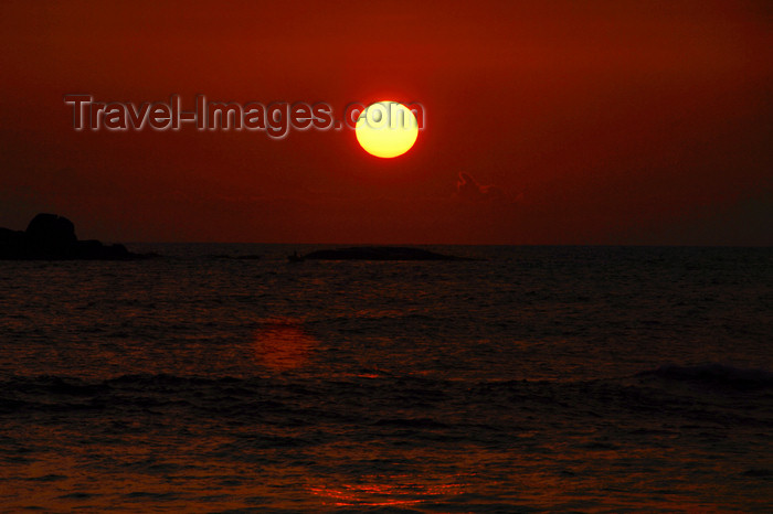 sri-lanka351: Bentota, Galle District, Southern Province, Sri Lanka: sunset on the Indian Ocean - photo by M.Torres - (c) Travel-Images.com - Stock Photography agency - Image Bank