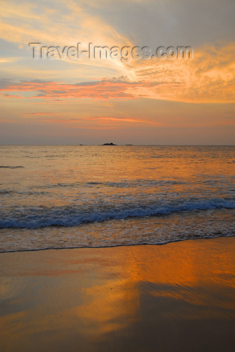 sri-lanka353: Bentota, Galle District, Southern Province, Sri Lanka: golden skies and sands - photo by M.Torres - (c) Travel-Images.com - Stock Photography agency - Image Bank