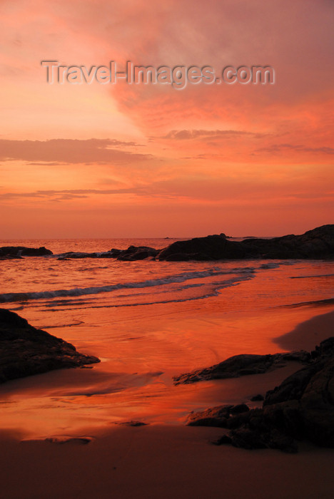 sri-lanka356: Bentota, Galle District, Southern Province, Sri Lanka: sunset on the Indian Ocean - beach scene - photo by M.Torres - (c) Travel-Images.com - Stock Photography agency - Image Bank