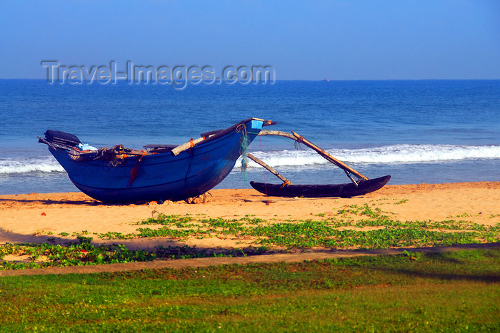 sri-lanka359: Bentota, Galle District, Southern Province, Sri Lanka: outrigger canoe used by fishermen - beach scene - photo by M.Torres - (c) Travel-Images.com - Stock Photography agency - Image Bank