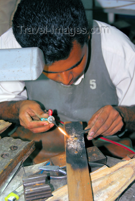 sri-lanka380: Getambe, Central province, Sri Lanka: precision welder - jewellery factory - photo by M.Torres - (c) Travel-Images.com - Stock Photography agency - Image Bank