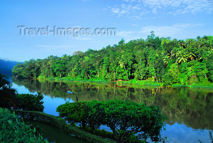 sri-lanka39:  Kandy, Central province, Sri Lanka: Mahaweli Ganga, the longest river in Sri Lanka - photo by M.Torres - (c) Travel-Images.com - Stock Photography agency - Image Bank