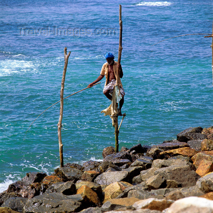 sri-lanka44: Talpe, Southern Province, Sri lanka: stilt fisherman / stilt-anglers - near Unawatuna - photo by W.Allgöwer - (c) Travel-Images.com - Stock Photography agency - Image Bank