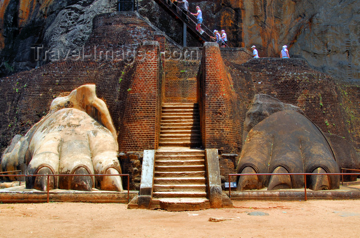 sri-lanka46: Sigiriya, Central Province, Sri Lanka: Lion Gate - the Lion's claws / paws - all that remains of an enormous Lion figure - mid-level terrace - Unesco World Heritage site - photo by M.Torres - (c) Travel-Images.com - Stock Photography agency - Image Bank