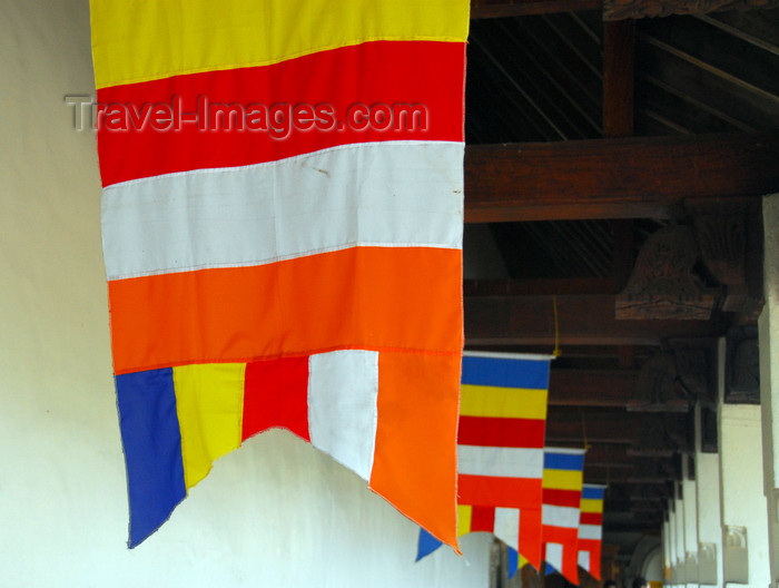 sri-lanka49: Kandy, Central province, Sri Lanka: Buddhist flags - blue-yellow-red-white-orange stripes - Sri Dalada Maligawa - Temple of the Sacred Tooth Relic -   photo by M.Torres - (c) Travel-Images.com - Stock Photography agency - Image Bank