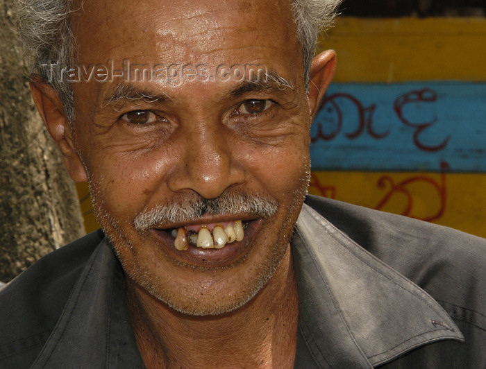 sri-lanka64: Sri Lanka - Fish monger portrait (photo by B.Cain) - (c) Travel-Images.com - Stock Photography agency - Image Bank
