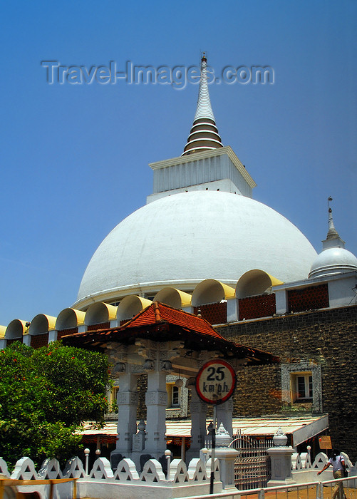 sri-lanka7: Kalutara, Western province, Sri Lanka: Kalutara Vihara Buddhist temple - known for its hollow stupa - seen from Kalutara Bridge over the Kalu Ganga River - photo by M.Torres - (c) Travel-Images.com - Stock Photography agency - Image Bank