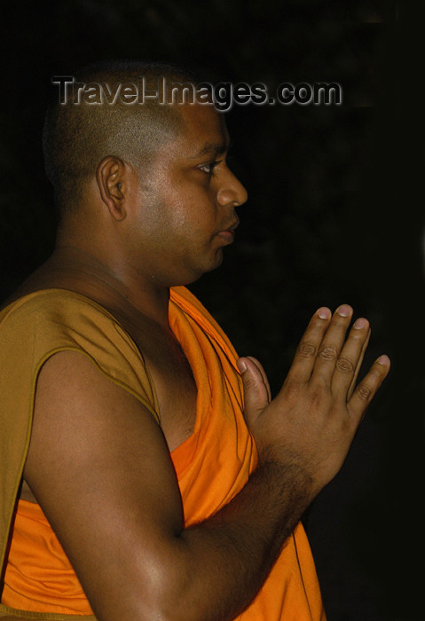 sri-lanka95: Kandy, Central Province, Sri Lanka: Bhikkhu - praying monk, Temple of the Tooth - photo by B.Cain - (c) Travel-Images.com - Stock Photography agency - Image Bank