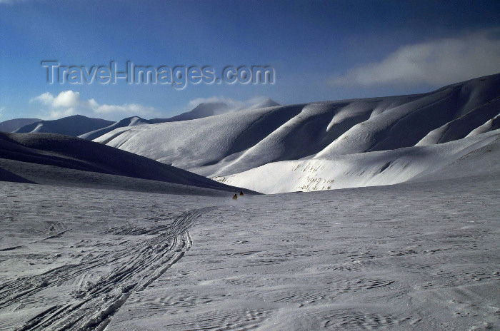 svalbard105: Svalbard - Spitsbergen island - Nordenskiöld Land: caravan - photo by A.Ferrari - (c) Travel-Images.com - Stock Photography agency - Image Bank