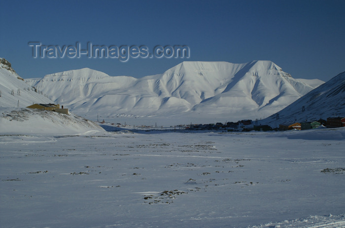 svalbard15: Svalbard - Spitsbergen island - Longyearbyen: valley - photo by A.Ferrari - (c) Travel-Images.com - Stock Photography agency - Image Bank