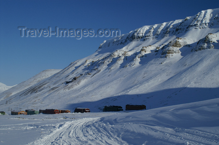 svalbard16: Svalbard - Spitsbergen island - Longyearbyen: the student houses of Nybyen - photo by A.Ferrari - (c) Travel-Images.com - Stock Photography agency - Image Bank