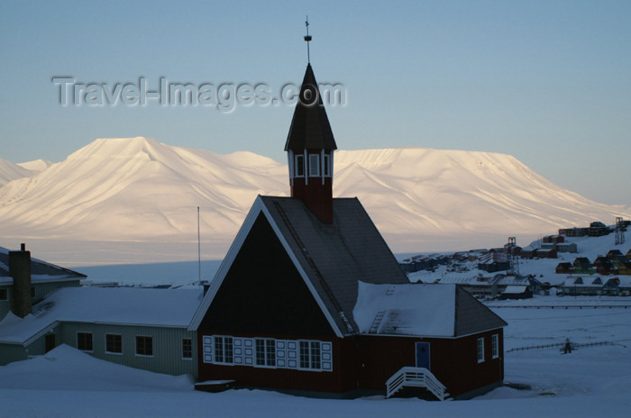 svalbard20: Svalbard - Spitsbergen island - Longyearbyen: one of the world's northernmost churches - photo by A.Ferrari - (c) Travel-Images.com - Stock Photography agency - Image Bank