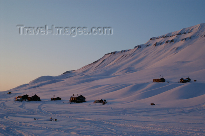svalbard25: Svalbard - Spitsbergen island - Hiorthhamn: hillside at sunset - photo by A.Ferrari - (c) Travel-Images.com - Stock Photography agency - Image Bank
