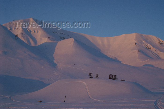 svalbard26: Svalbard - Spitsbergen island - Hiorthhamn: pink mountains - sunset - photo by A.Ferrari - (c) Travel-Images.com - Stock Photography agency - Image Bank