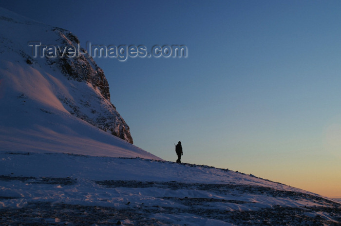 svalbard46: Svalbard - Spitsbergen island - Björndalen: silhouette at sunset - photo by A.Ferrari - (c) Travel-Images.com - Stock Photography agency - Image Bank