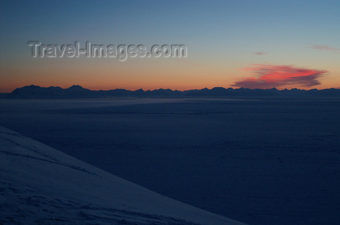 svalbard51: Svalbard - Spitsbergen island - Isfjorden in the arctic night - photo by A.Ferrari - (c) Travel-Images.com - Stock Photography agency - Image Bank