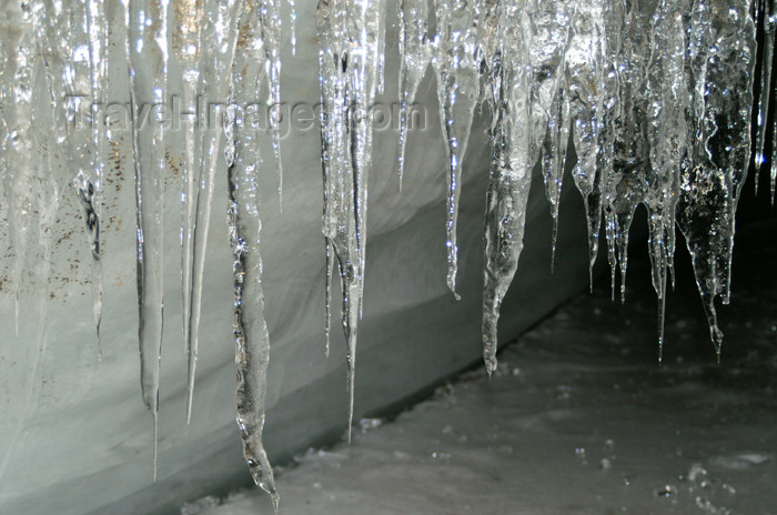 svalbard56: Svalbard - Spitsbergen island - Longyearbreen glacier: ice stalactites - photo by A.Ferrari - (c) Travel-Images.com - Stock Photography agency - Image Bank