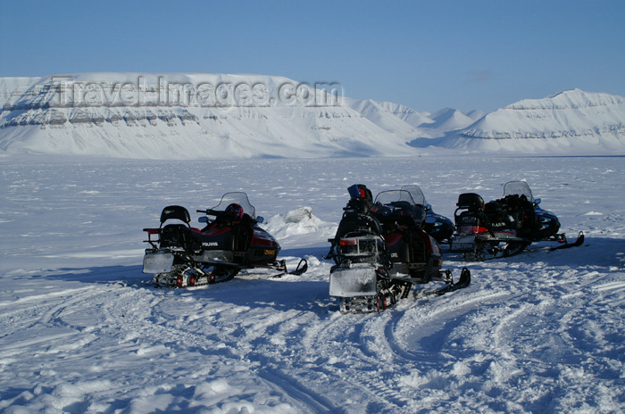 svalbard60: Svalbard - Spitsbergen island - Tempelfjorden: snow scooters - photo by A.Ferrari - (c) Travel-Images.com - Stock Photography agency - Image Bank