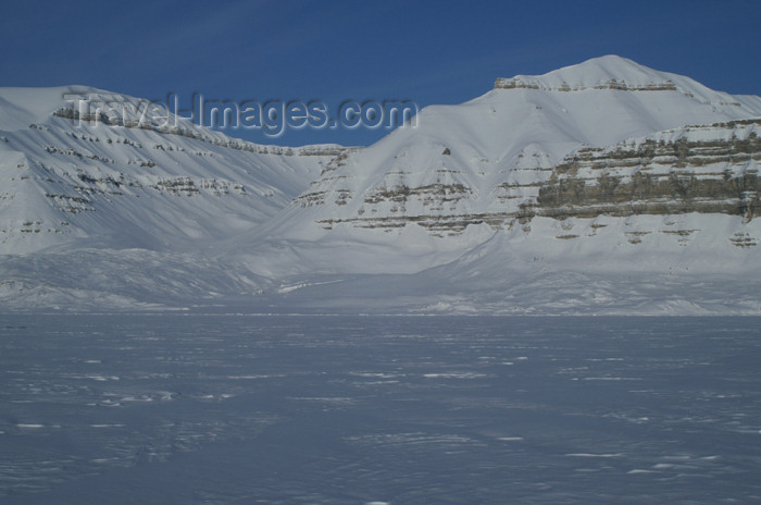 svalbard64: Svalbard - Spitsbergen island - Tempelfjorden: mountain slopes - photo by A.Ferrari - (c) Travel-Images.com - Stock Photography agency - Image Bank