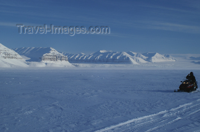 svalbard70: Svalbard - Spitsbergen island - Tempelfjorden: ice scooter rider - photo by A.Ferrari - (c) Travel-Images.com - Stock Photography agency - Image Bank