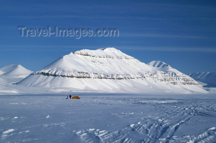 svalbard74: Svalbard - Spitsbergen island - Tempelfjorden: camping - photo by A.Ferrari - (c) Travel-Images.com - Stock Photography agency - Image Bank