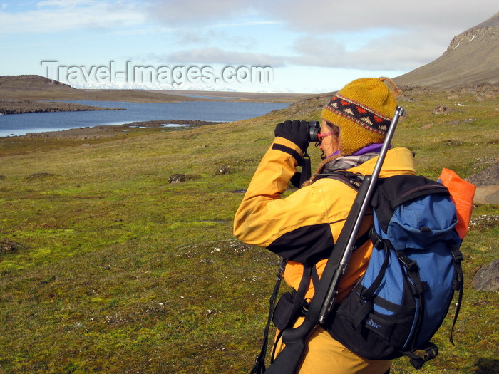 svalbard8: Svalbard - Spitsbergen island: armed with a rifle, expedition leader, Sue Werner, keeps a lookout for polar bears as passengers trek across the tundra. Strict procedures are in place for both guides and tourists to protect themselves and the endangered bears - photo by R.Eime - (c) Travel-Images.com - Stock Photography agency - Image Bank