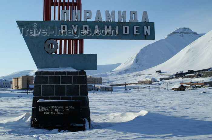 svalbard85: Svalbard - Spitsbergen island - Pyramiden: Soviet style welcome - photo by A.Ferrari - (c) Travel-Images.com - Stock Photography agency - Image Bank